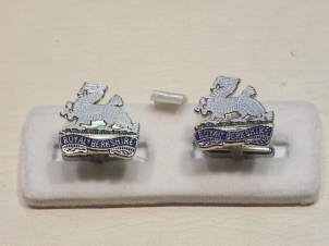 Royal Berkshire Regiment enamelled cufflinks - Click Image to Close